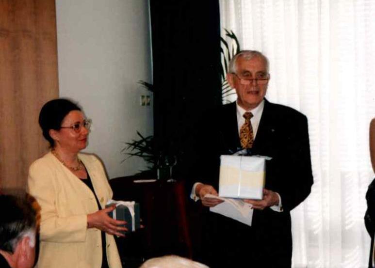 Jumelage avec le Cercle de Cologne, le 9 avril 2000 : Michèle Bessout et Carljosef Lorsbach